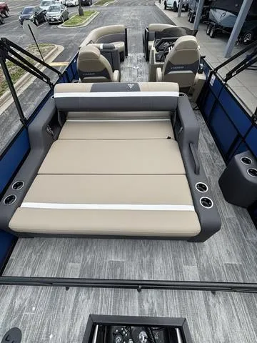 Slide: The Image of Viaggio X22S / DF200ATXSS 2025 - 10