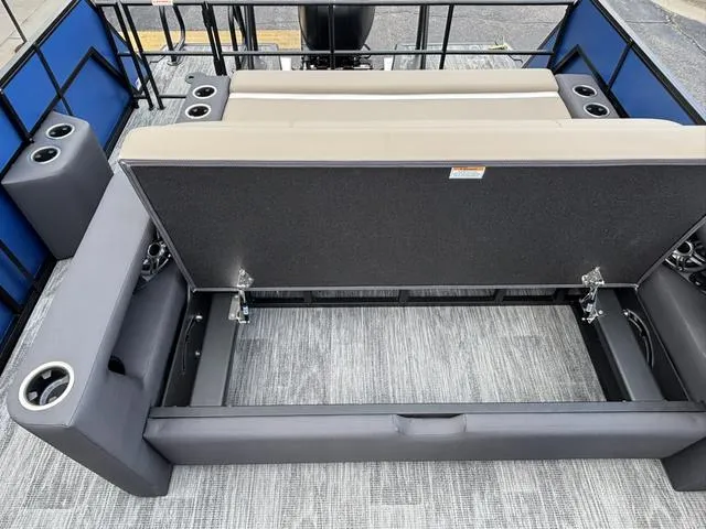 Slide: The Image of Viaggio X22S / DF200ATXSS 2025 - 22