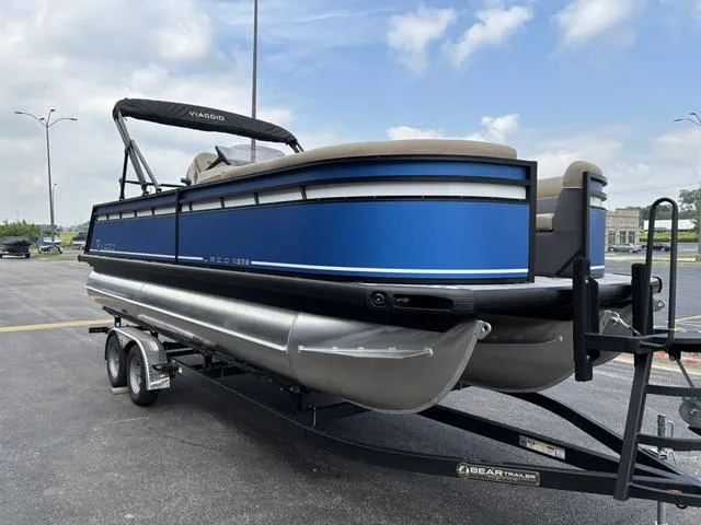 Slide: The Image of Viaggio X22S / DF200ATXSS 2025 - 3