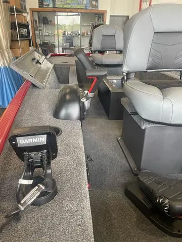 Slide: The Image of Tracker Panfish 17 2025 - 9