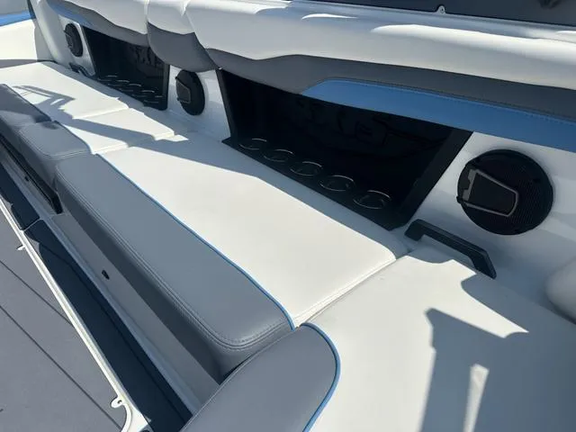 Slide: The Image of Axis Wake Research T Series T250 2025 - 17