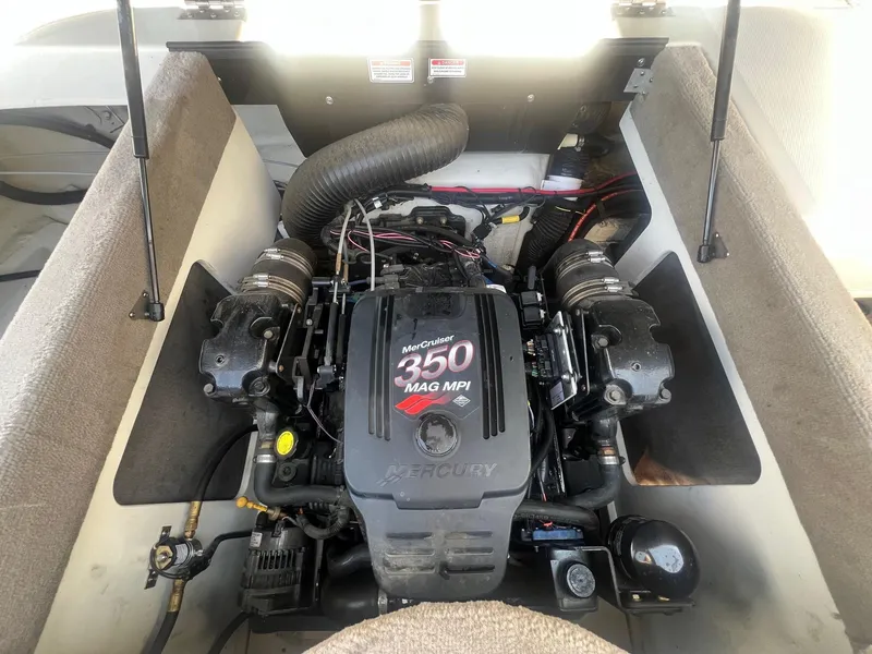 Slide: The Image of MerCruiser 350 MAG MPI engine in 2005 Sea Ray 220 Select boat. - 21