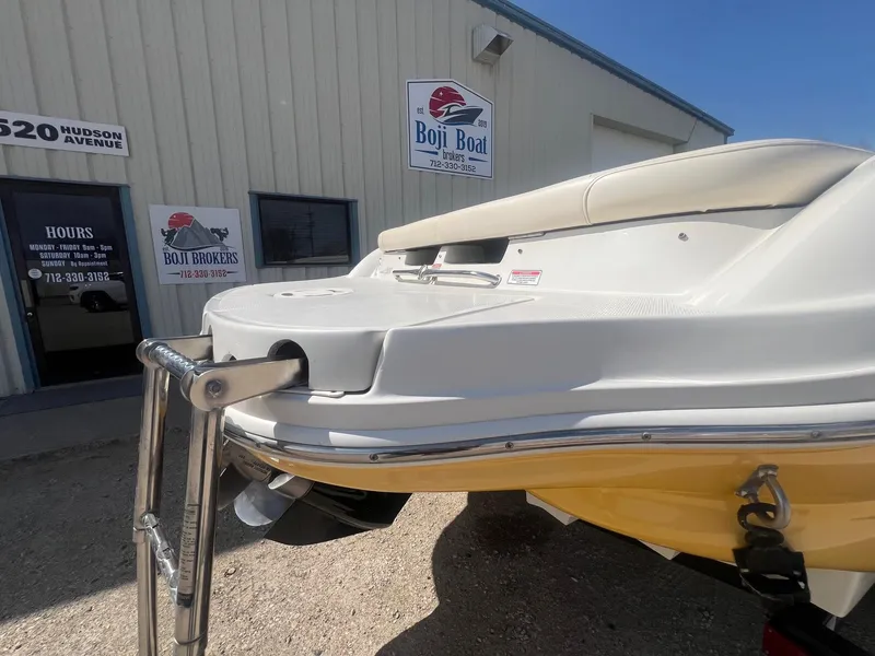 Slide: The Image of 2005 Sea Ray 220 Select boat with swim platform and ladder, parked outside Boji Boat dealership. - 24
