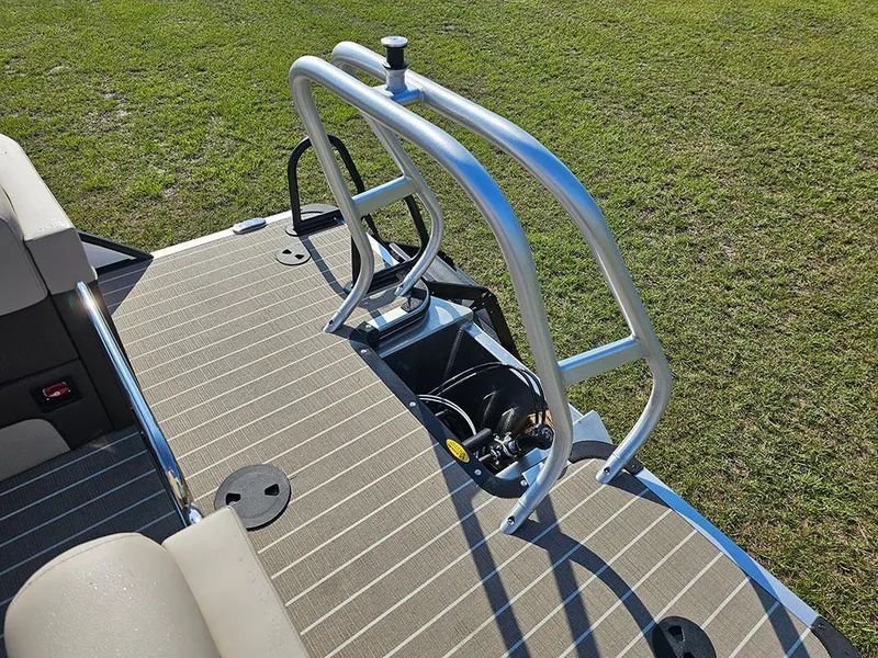 Slide: The Image of 2025 Bentley Elite 253 Admiral Tritoon (XLP3) - 10