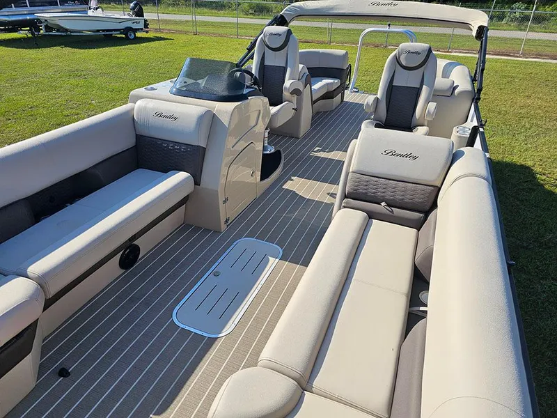 Slide: The Image of 2025 Bentley Elite 253 Admiral Tritoon (XLP3) - 11