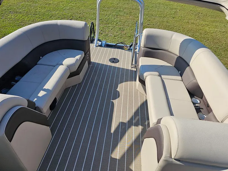 Slide: The Image of 2025 Bentley Elite 253 Admiral Tritoon (XLP3) - 12