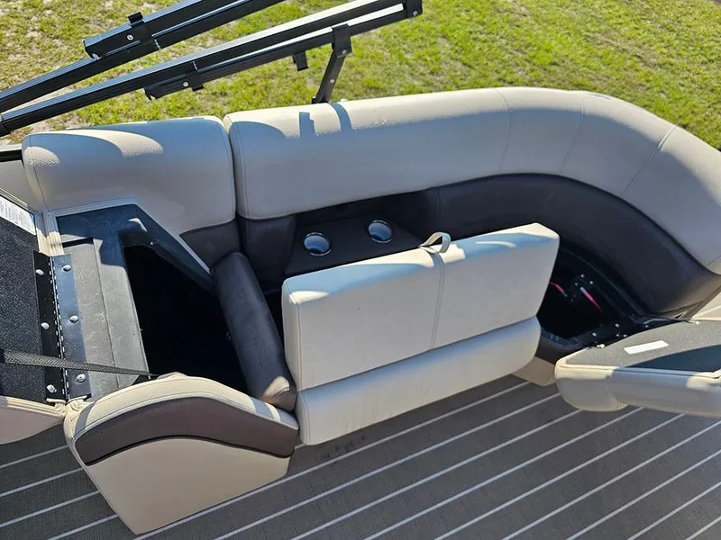 Slide: The Image of 2025 Bentley Elite 253 Admiral Tritoon (XLP3) - 14