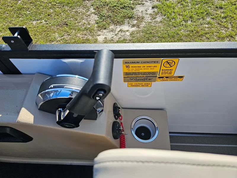 Slide: The Image of 2025 Bentley Elite 253 Admiral Tritoon (XLP3) - 20