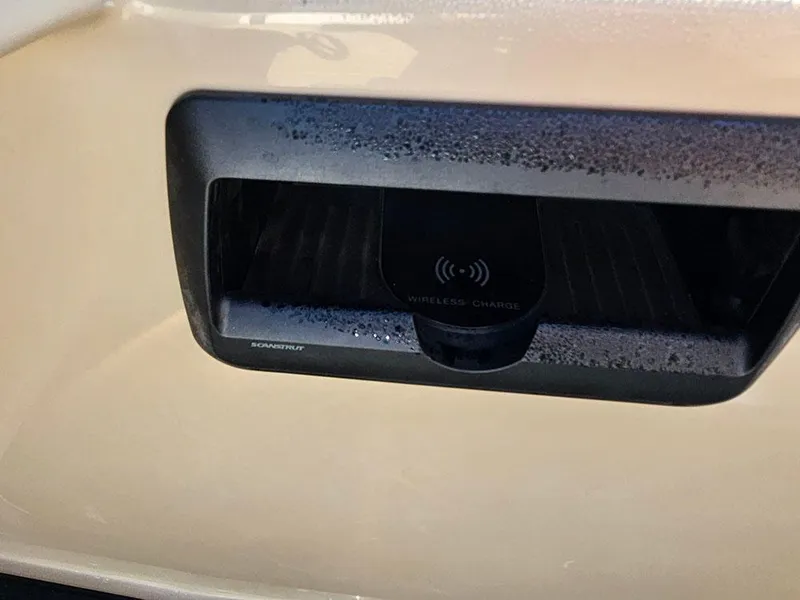 Slide: The Image of 2025 Bentley Elite 253 Admiral Tritoon (XLP3) - 21