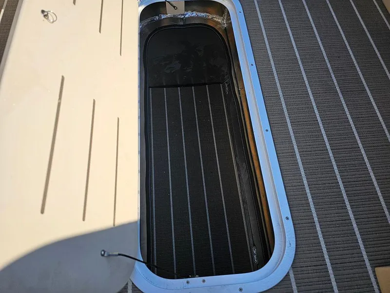 Slide: The Image of 2025 Bentley Elite 253 Admiral Tritoon (XLP3) - 27