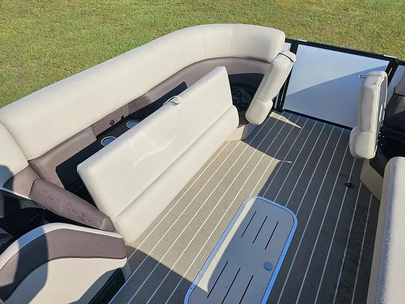 Slide: The Image of 2025 Bentley Elite 253 Admiral Tritoon (XLP3) - 30
