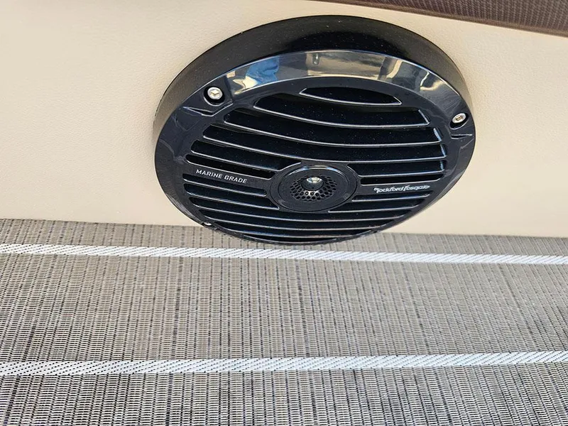 Slide: The Image of 2025 Bentley Elite 253 Admiral Tritoon (XLP3) - 33