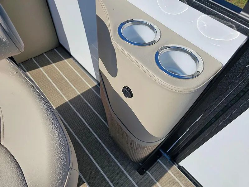 Slide: The Image of 2025 Bentley Elite 253 Admiral Tritoon (XLP3) - 34