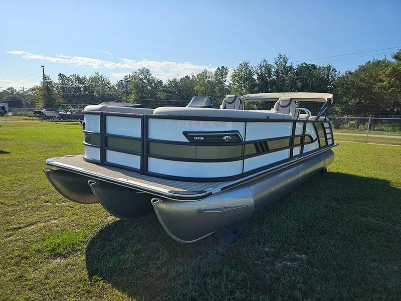 Slide: The Image of 2025 Bentley Elite 253 Admiral Tritoon (XLP3) - 5