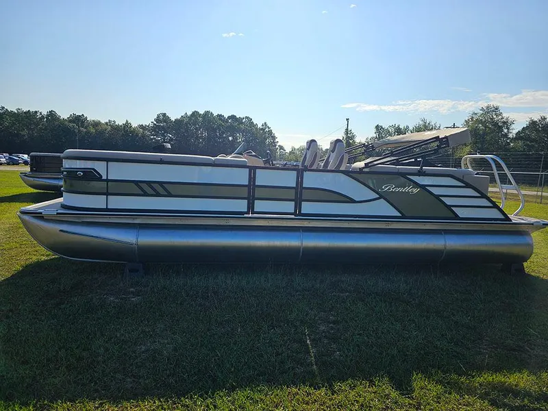 Slide: The Image of 2025 Bentley Elite 253 Admiral Tritoon (XLP3) - 6