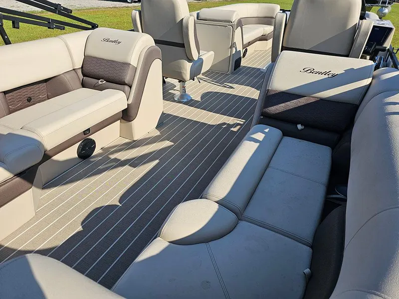 Slide: The Image of 2025 Bentley Elite 253 Admiral Tritoon (XLP3) - 9