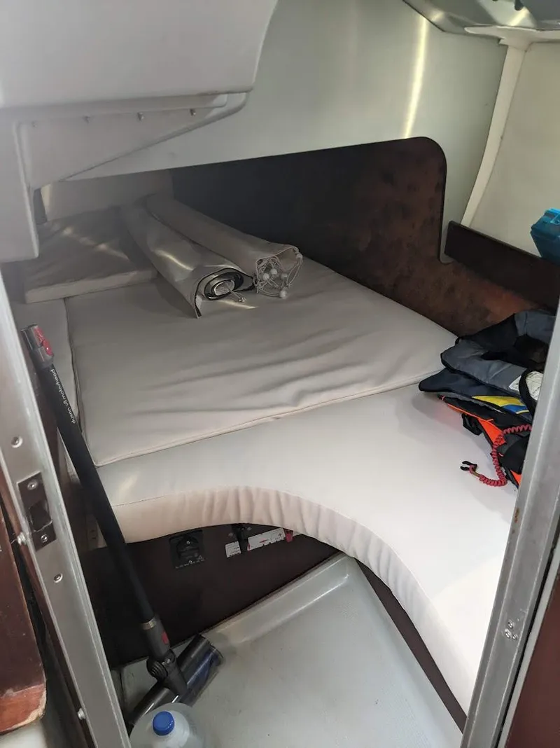 Slide: The Image of Beneteau 35S5 1991 - 18