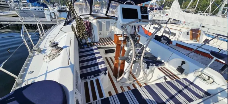 Slide: The Image of Beneteau 35S5 1991 - 4