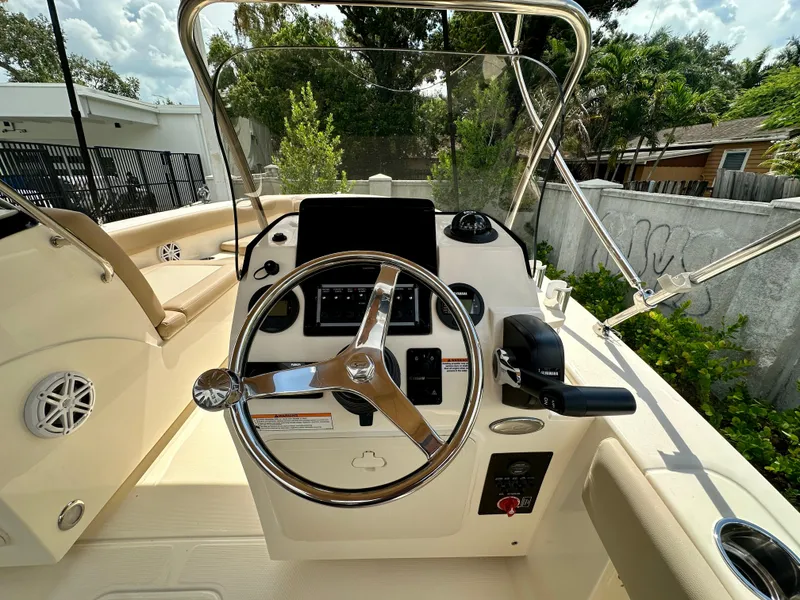 Slide: The Image of Scout 195 Sport Dorado 2025 - 2