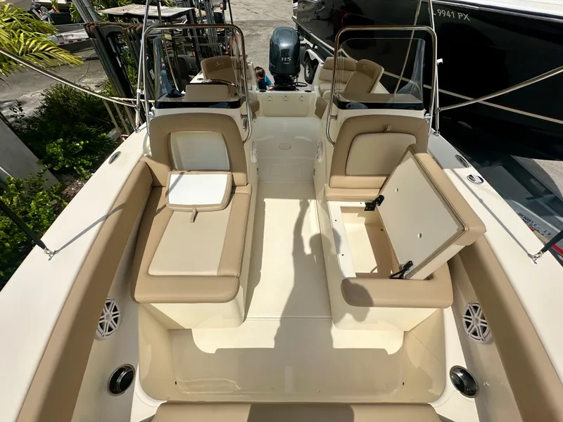 Slide: The Image of Scout 195 Sport Dorado 2025 - 6