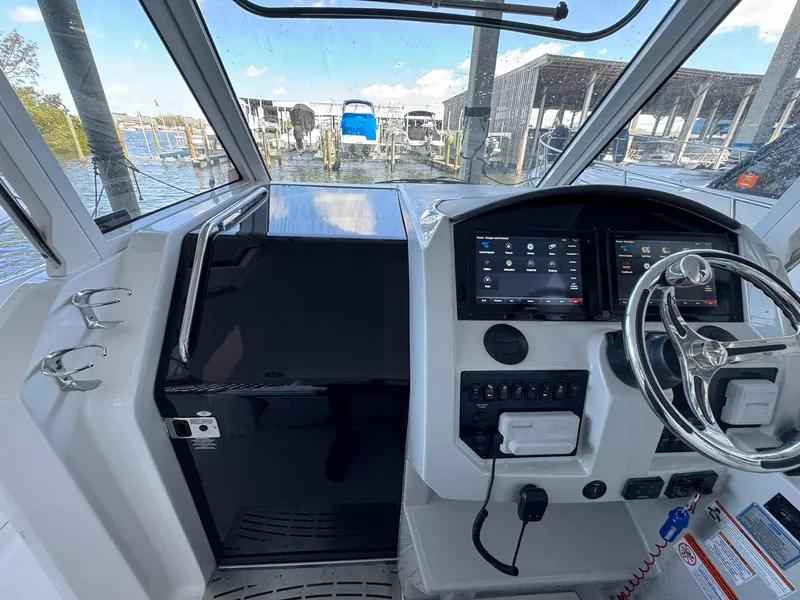 Slide: The Image of Regal 33 SAV 2020 - 10