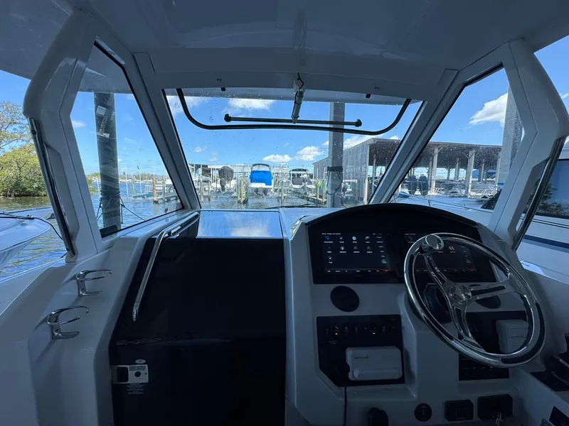 Slide: The Image of Regal 33 SAV 2020 - 11