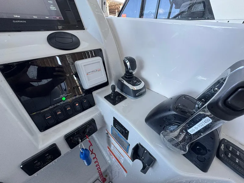 Slide: The Image of Regal 33 SAV 2020 - 13