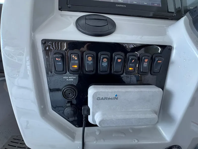 Slide: The Image of Regal 33 SAV 2020 - 14