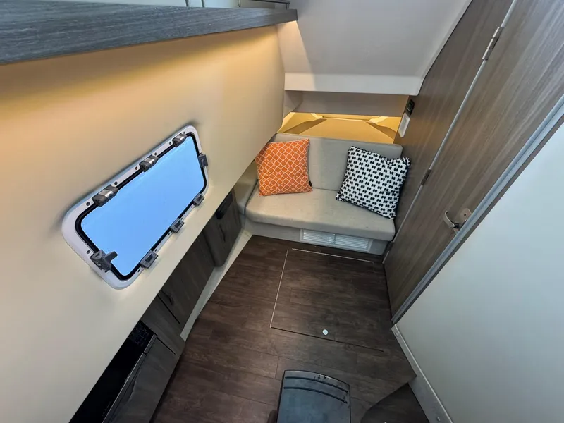 Slide: The Image of Regal 33 SAV 2020 - 22