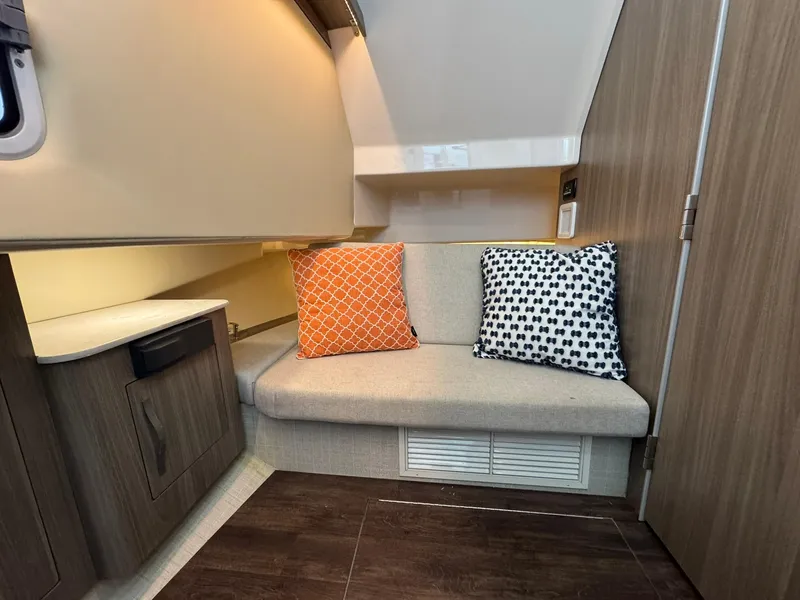 Slide: The Image of Regal 33 SAV 2020 - 25