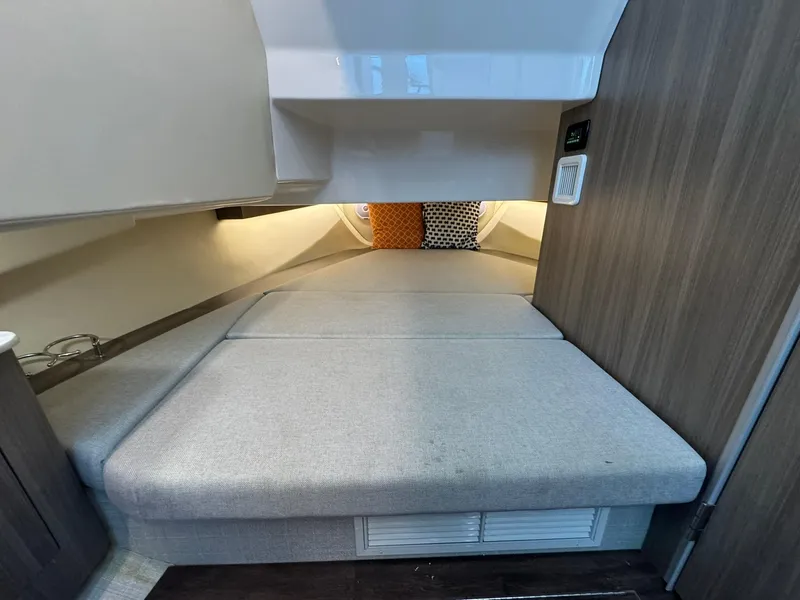 Slide: The Image of Regal 33 SAV 2020 - 26