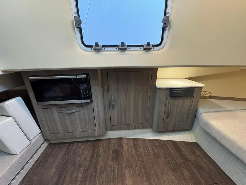 Slide: The Image of Regal 33 SAV 2020 - 27