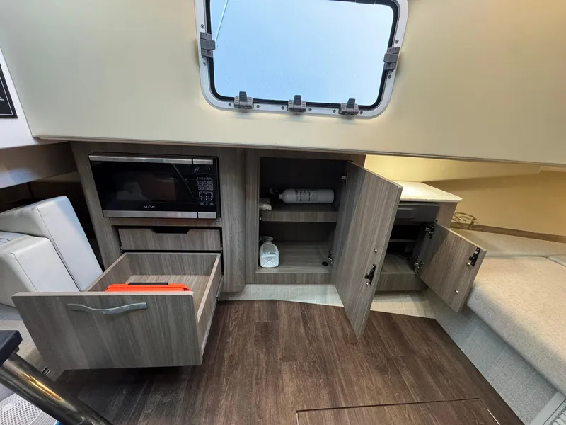 Slide: The Image of Regal 33 SAV 2020 - 28