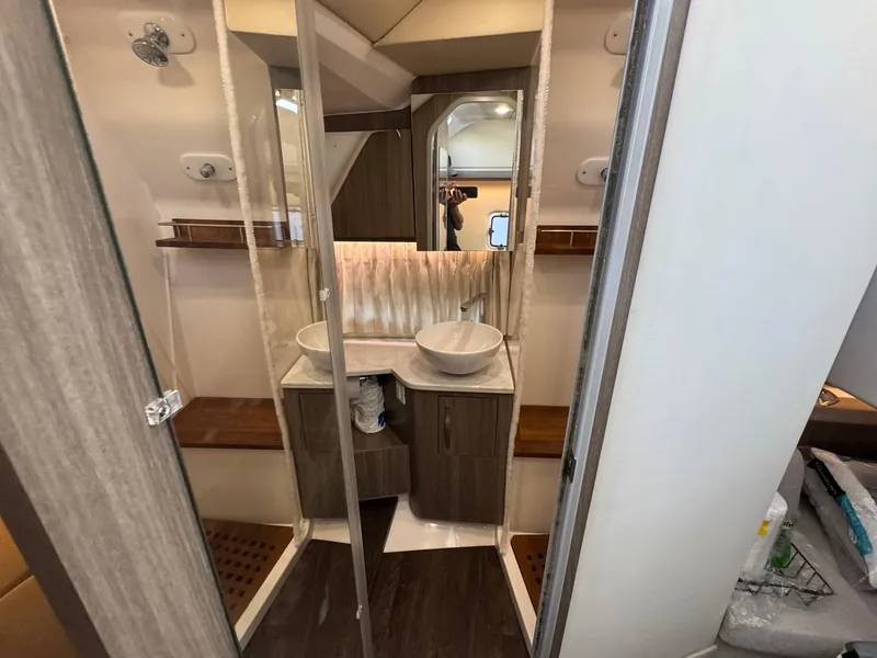 Slide: The Image of Regal 33 SAV 2020 - 29