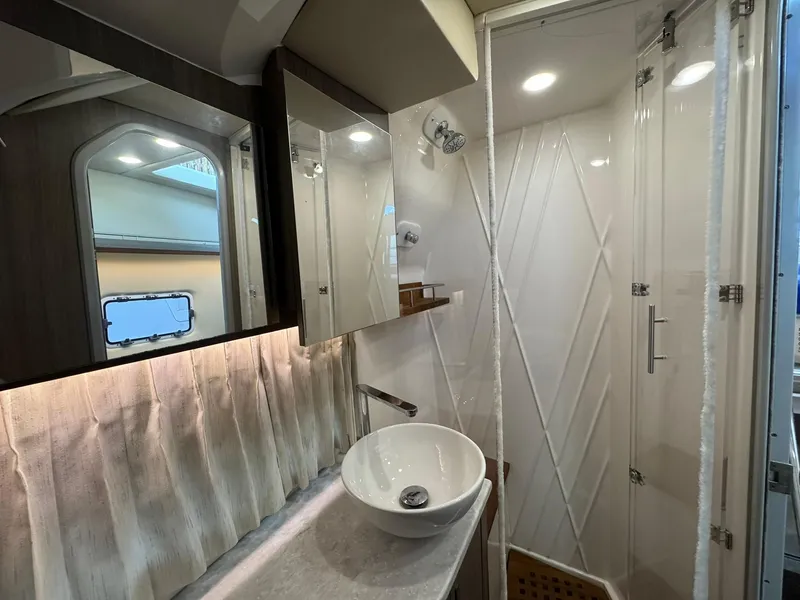 Slide: The Image of Regal 33 SAV 2020 - 30