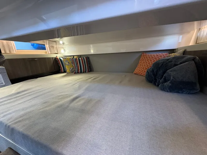 Slide: The Image of Regal 33 SAV 2020 - 32