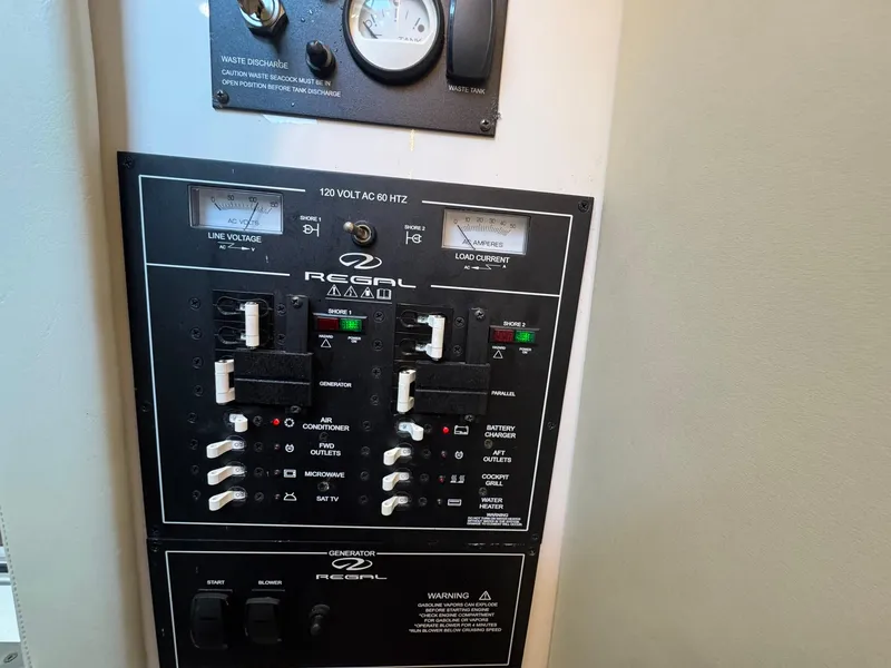 Slide: The Image of Regal 33 SAV 2020 - 35