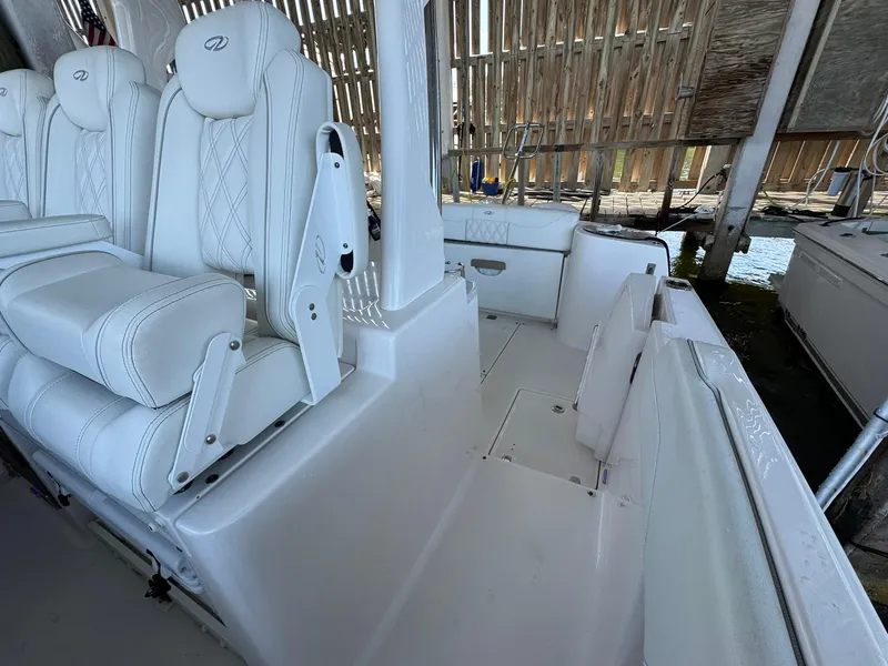 Slide: The Image of Regal 33 SAV 2020 - 36