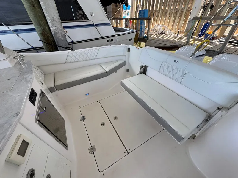 Slide: The Image of Regal 33 SAV 2020 - 38