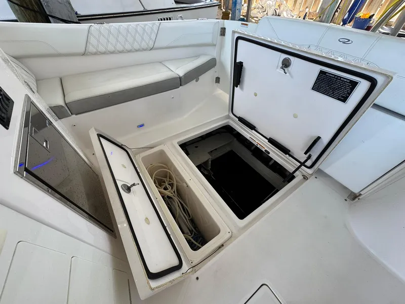 Slide: The Image of Regal 33 SAV 2020 - 39