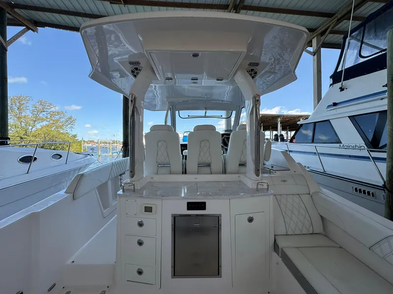 Slide: The Image of Regal 33 SAV 2020 - 40