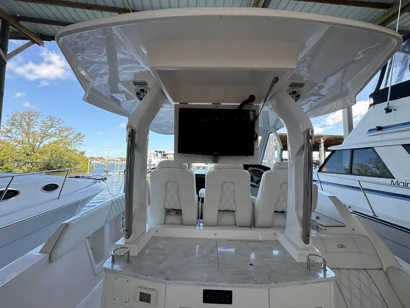 Slide: The Image of Regal 33 SAV 2020 - 41