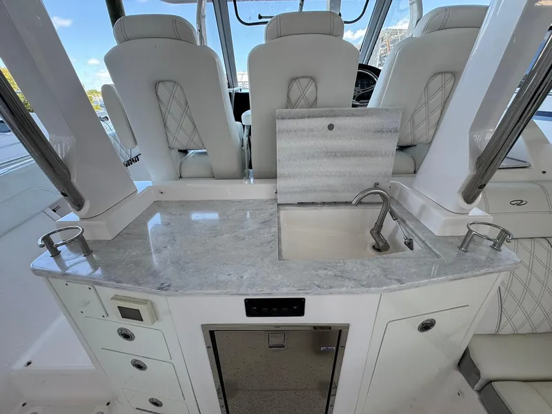 Slide: The Image of Regal 33 SAV 2020 - 44