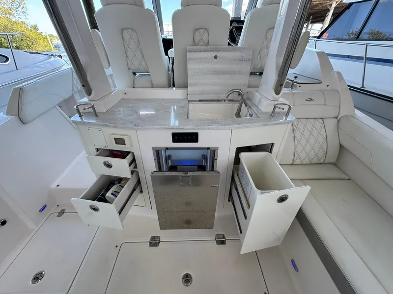 Slide: The Image of Regal 33 SAV 2020 - 45