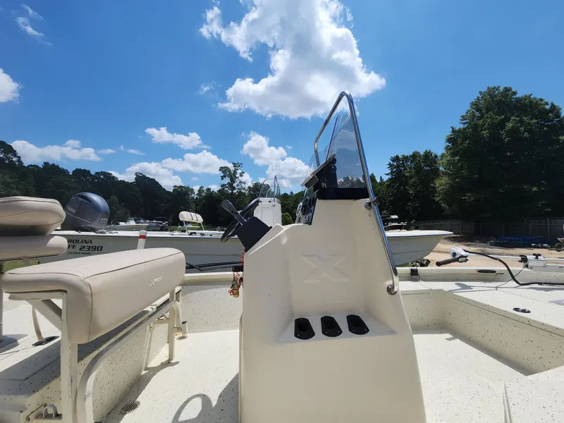 Slide: The Image of 2015 Xpress Hyper-Lift Bay Series H18B boat under clear blue sky. - 11