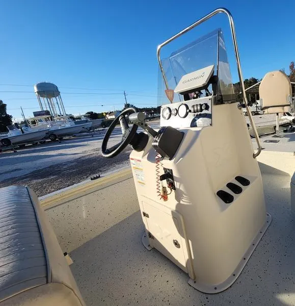 Slide: The Image of 2015 Xpress Hyper-Lift Bay Series H18B boat console with steering wheel and controls. - 19