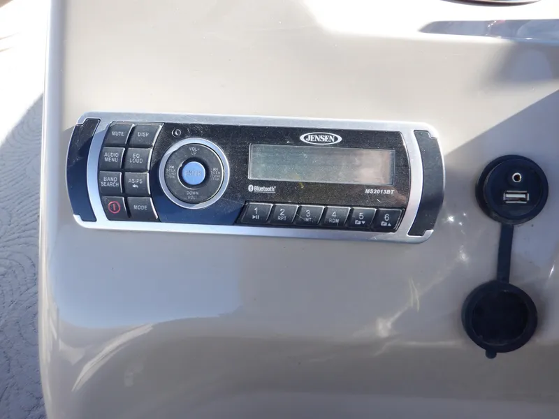 Slide: The Image of 2014 Sun Tracker Party Barge 24 DLX stereo system with USB port. - 20