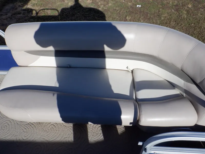 Slide: The Image of 2014 Sun Tracker Party Barge 24 DLX pontoon boat seating with shadow on upholstery. - 31
