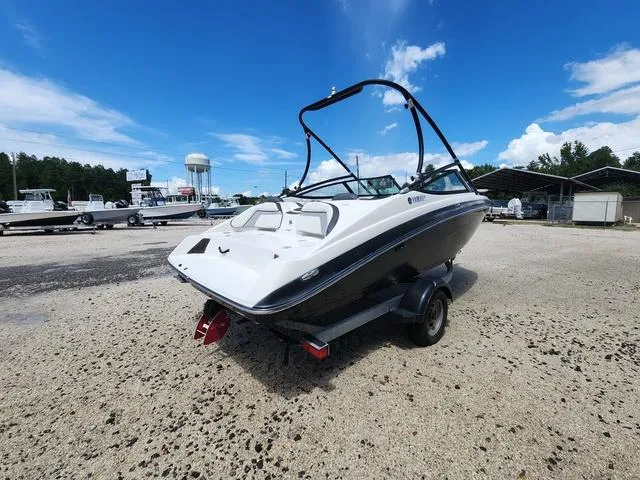 Slide: The Image of 2015 Yamaha Boats AR192 on trailer under clear blue sky. - 3