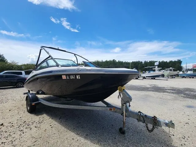 Slide: The Image of 2015 Yamaha Boats AR192 on trailer under clear blue sky. - 9